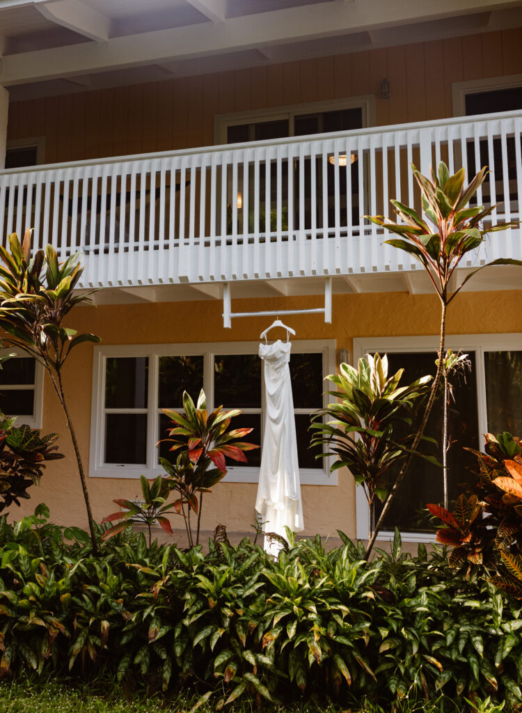 Hawaii intimate wedding 